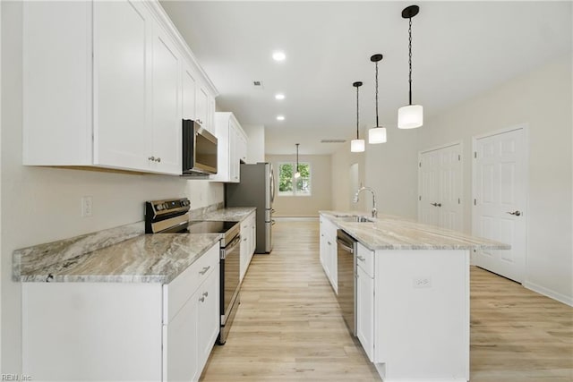 1245 Maltby Ave, Norfolk, VA 23504 - kitchen with appliances with stainless steel finishes, a sink, light wood-type flooring, an island with sink, and recessed lighting