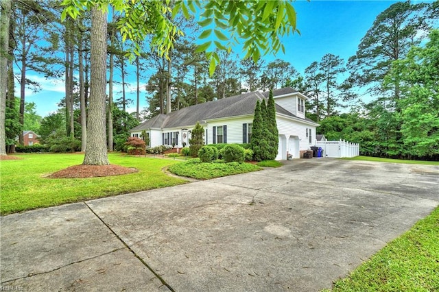 136 Wynnwood Dr, Franklin, VA 23851 - view of front facade with driveway and an attached garage