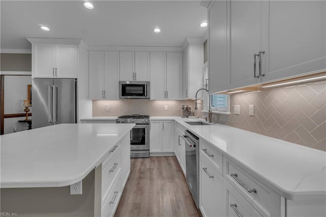 136 Wynnwood Dr, Franklin, VA 23851 - kitchen with stainless steel appliances, a sink, white cabinetry, tasteful backsplash, and recessed lighting