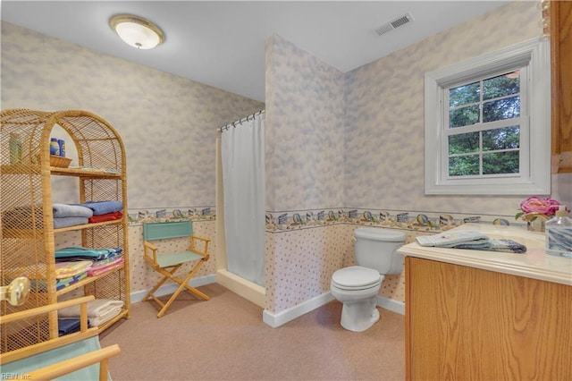 136 Wynnwood Dr, Franklin, VA 23851 - full bathroom featuring wallpapered walls, toilet, curtained shower, vanity, and baseboards