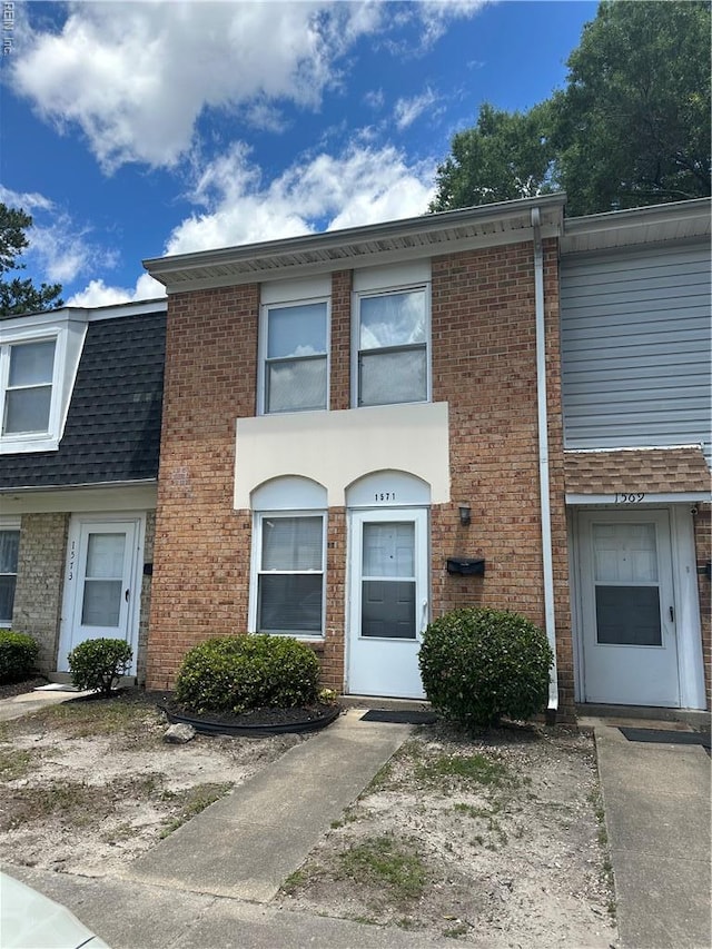 1571 Darren Cir, Portsmouth, VA 23701 - townhome / multi-family property featuring brick siding
