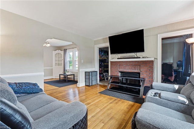 133 Chesterfield Rd, Hampton, VA 23661 - living room featuring wood finished floors, arched walkways, and a fireplace