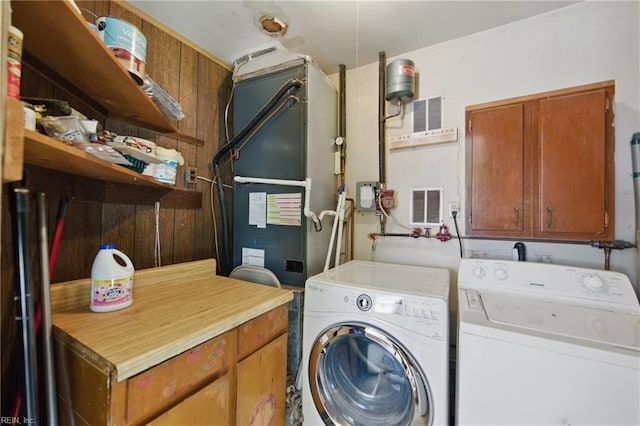 1348 Carlton Ct, Norfolk, VA 23503 - laundry room featuring washing machine and dryer