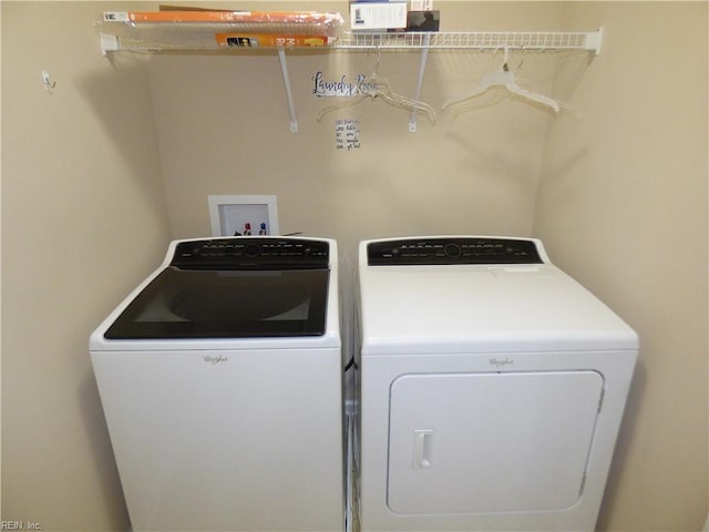 521 Simpson Ln, Chesapeake, VA 23323 - laundry area featuring washing machine and dryer