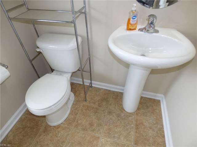 521 Simpson Ln, Chesapeake, VA 23323 - bathroom featuring toilet, baseboards, and tile patterned flooring