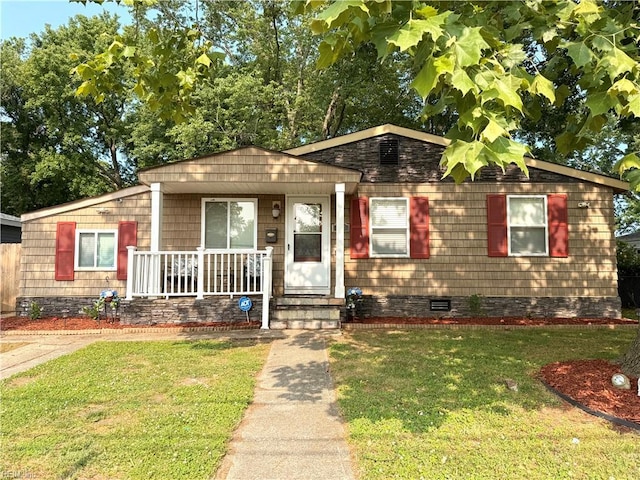 138 Ransone St, Hampton, VA 23669 - bungalow featuring covered porch, a front yard, and crawl space