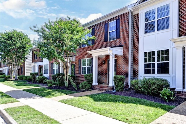 225 Quarterpath Rd, Williamsburg, VA 23185 - townhome / multi-family property featuring a front lawn and brick siding