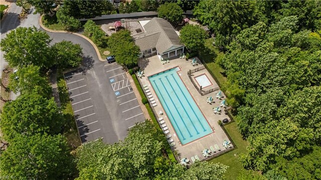 122 Merchant Man Ct, Williamsburg, VA 23185 - bird's eye view of a pool area