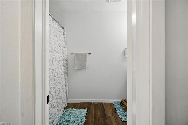 816 Colony Manor Rd, Chesapeake, VA 23321 - full bath with wood finished floors and baseboards