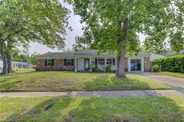 3096 Kenelm Dr, Chesapeake, VA 23323 - single story home featuring driveway and a front lawn