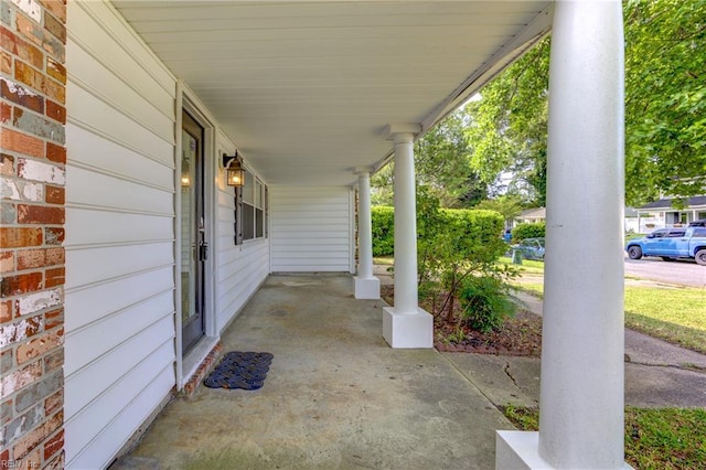 3096 Kenelm Dr, Chesapeake, VA 23323 - view of covered porch