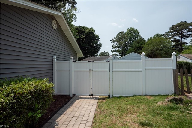 2617 Killey Ct, Virginia Beach, VA 23453 - view of yard featuring a gate