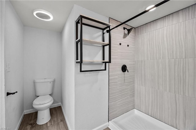 1305 Canary Dr, Virginia Beach, VA 23453 - bathroom with toilet, tiled shower, wood finished floors, and baseboards