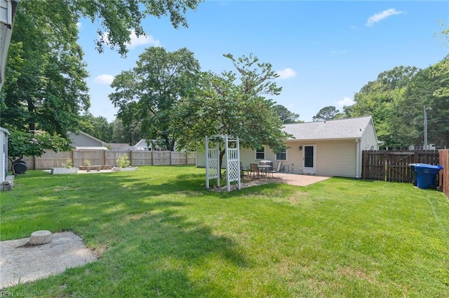 191 Compton Pl, Newport News, VA 23606 - view of yard featuring a patio