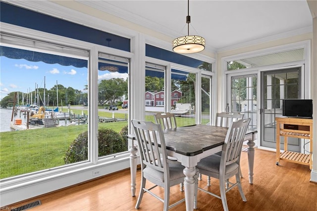 200 Congress Ave, Hampton, VA 23669 - view of sunroom