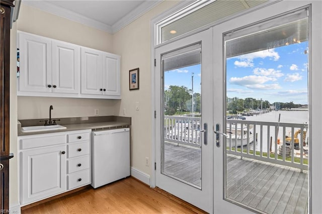 200 Congress Ave, Hampton, VA 23669 - kitchen featuring dishwasher, a sink, white cabinets, light wood-style floors, and crown molding