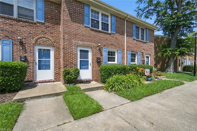 882 Elizabeth Ct, Virginia Beach, VA 23451 - multi unit property with brick siding
