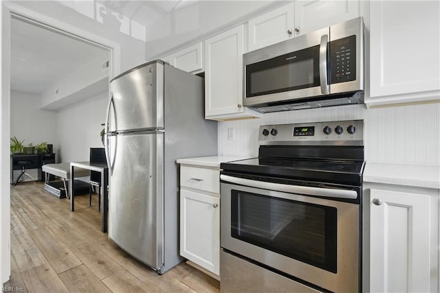 882 Elizabeth Ct, Virginia Beach, VA 23451 - kitchen featuring stainless steel appliances, white cabinets, and light wood-style flooring