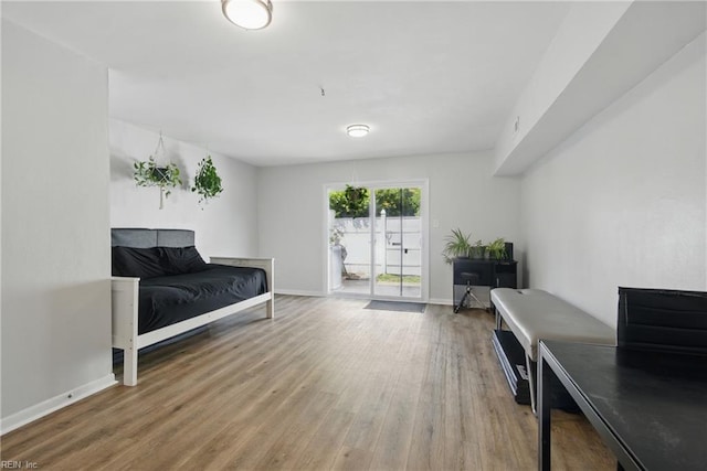 882 Elizabeth Ct, Virginia Beach, VA 23451 - sitting room featuring wood finished floors and baseboards