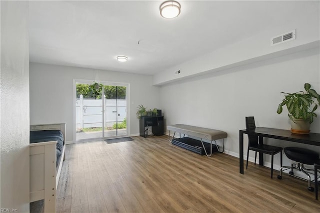 882 Elizabeth Ct, Virginia Beach, VA 23451 - living area with wood finished floors and baseboards