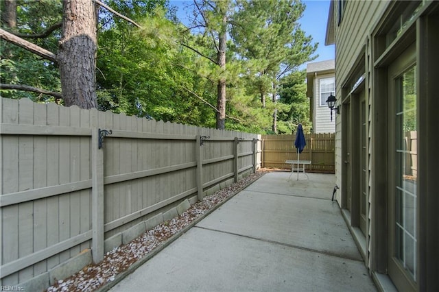 460 Blue Beech Way Unit 963, Chesapeake, VA 23320 - fenced backyard featuring a patio