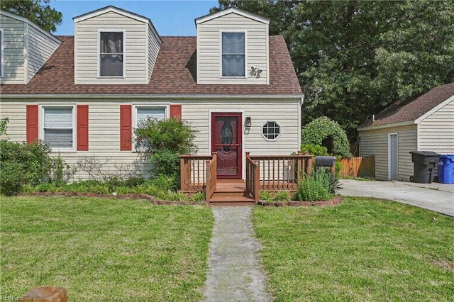 619 City Park Ave, Portsmouth, VA 23701 - view of front of house featuring a front lawn and a shingled roof