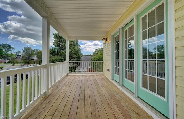 515 Buckroe Ave, Hampton, VA 23664 - view of wooden terrace