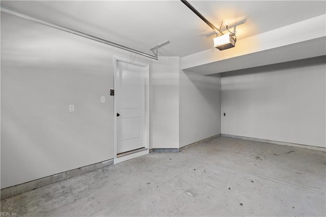 1102 Lakeview Cv, Smithfield, VA 23430 - garage featuring a garage door opener
