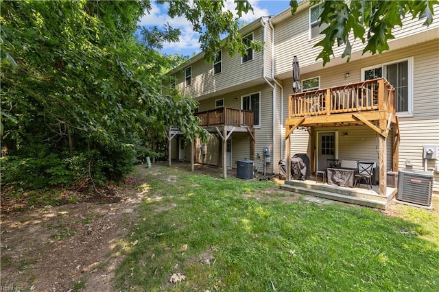 1102 Lakeview Cv, Smithfield, VA 23430 - back of property with a wooden deck, central AC, and a yard