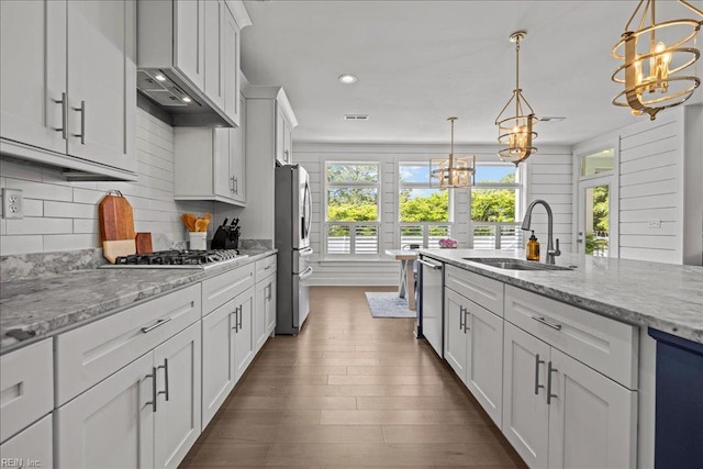 909 Los Colonis Dr, Virginia Beach, VA 23456 - kitchen featuring a chandelier, a sink, stainless steel appliances, decorative backsplash, and white cabinets