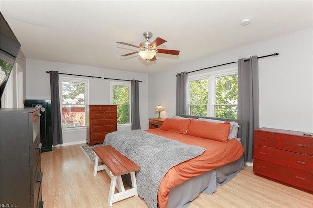 327 Brightwood Ave, Hampton, VA 23661 - bedroom with light wood finished floors and a ceiling fan