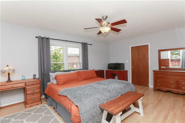 327 Brightwood Ave, Hampton, VA 23661 - bedroom with light wood finished floors, baseboards, and a ceiling fan