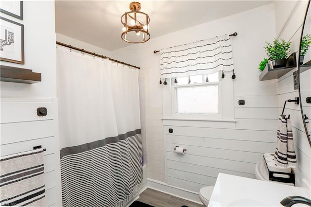 327 Brightwood Ave, Hampton, VA 23661 - full bath with toilet, wainscoting, a shower with shower curtain, wood finished floors, and a chandelier