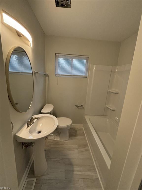 711 Vellines Ave, Chesapeake, VA 23324 - bathroom with toilet, baseboards, and bathtub / shower combination