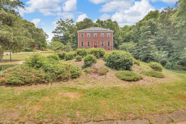105 Londonderry Ln, Williamsburg, VA 23188 - view of front of property with a front yard