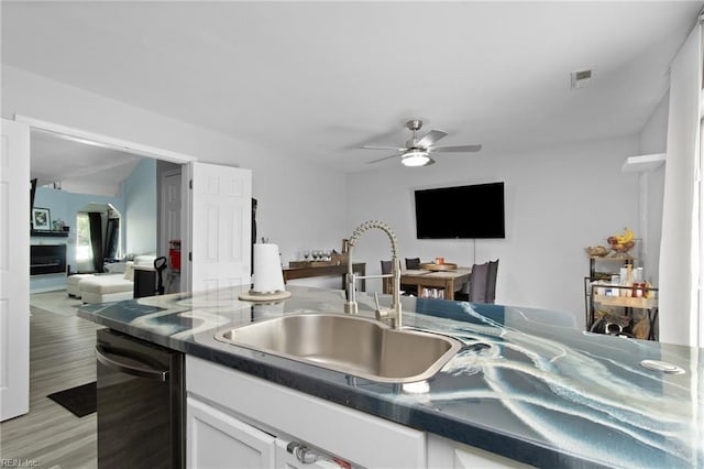 686 Aylesbury Dr, Virginia Beach, VA 23462 - kitchen featuring a sink, open floor plan, dark countertops, a ceiling fan, and dishwashing machine
