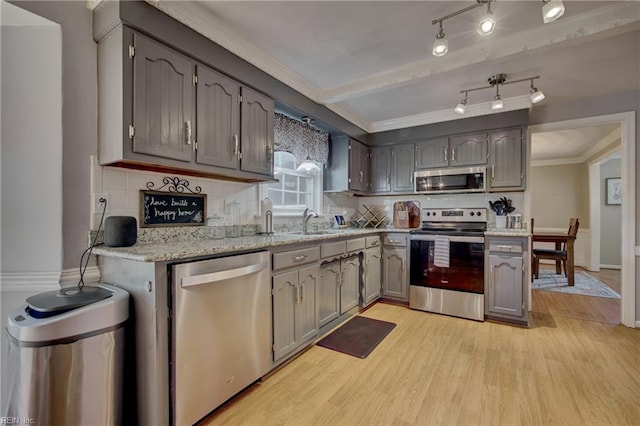 405 Bartell Dr, Chesapeake, VA 23322 - kitchen with appliances with stainless steel finishes, light wood-style floors, a sink, tasteful backsplash, and ornamental molding