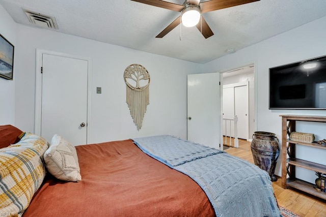 401 Kings Point Rd, Virginia Beach, VA 23452 - bedroom with light wood finished floors and ceiling fan