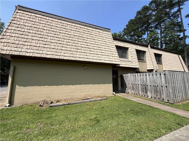 1574 Monterry Pl, Newport News, VA 23608 - view of side of property featuring mansard roof