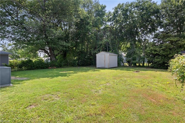 14 N Walker Rd, Hampton, VA 23666 - view of grassy yard