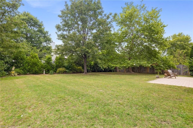 6 Elite Ct, Hampton, VA 23666 - view of yard featuring a patio