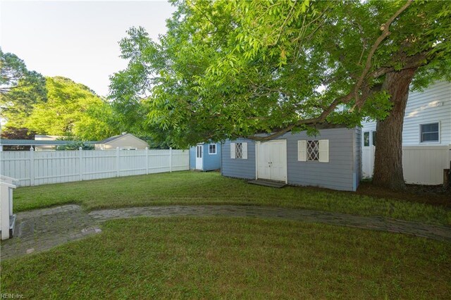 1330 Laurel Cres, Norfolk, VA 23505 - view of yard with an outdoor structure