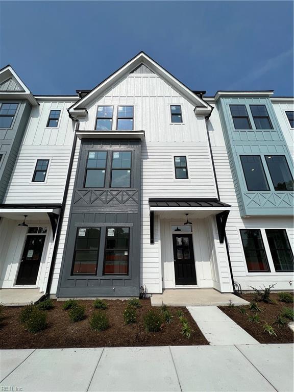 913 Jennings Ln, Chesapeake, VA 23322 - view of front of house with board and batten siding