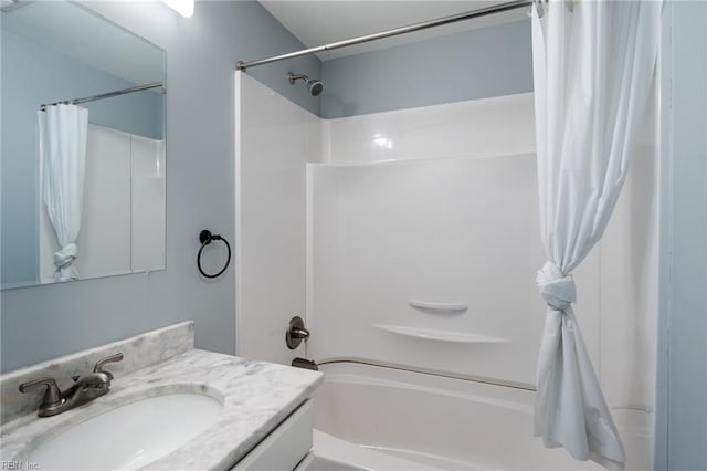 2816 N Nansemond Dr, Suffolk, VA 23435 - full bath featuring shower / tub combo with curtain and vanity