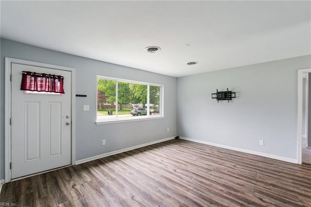 2816 N Nansemond Dr, Suffolk, VA 23435 - foyer featuring wood finished floors and baseboards