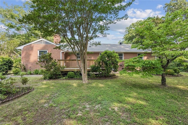 122 Avery Cres, Newport News, VA 23606 - view of grassy yard with a deck
