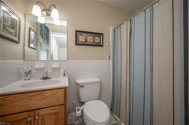 905 Lela Ln, Chesapeake, VA 23322 - full bath featuring vanity, curtained shower, and tile walls