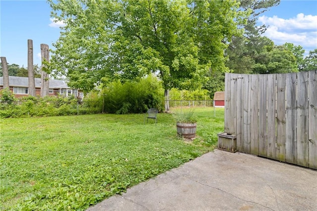 617 Redheart Dr, Hampton, VA 23666 - fenced backyard featuring a patio