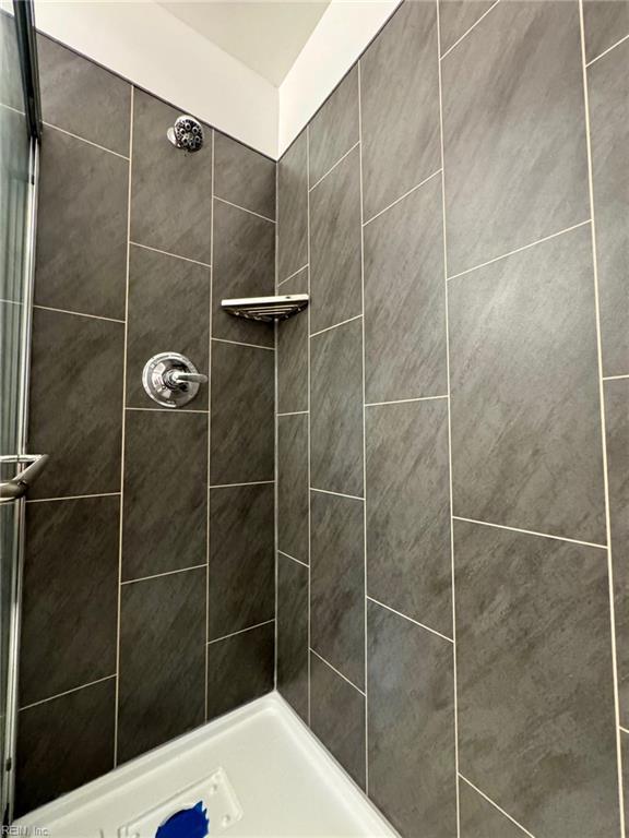 2 Yulee Ct, Hampton, VA 23669 - full bathroom featuring tiled shower
