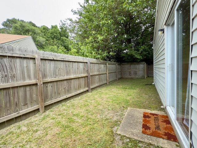 808 Dora Ct, Virginia Beach, VA 23455 - view of yard